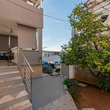 Beautiful In With House Sea View *