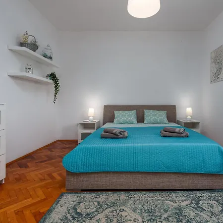 Beautiful In With House Sea View *