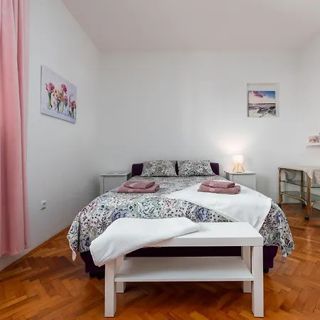 Beautiful In With House Sea View *
