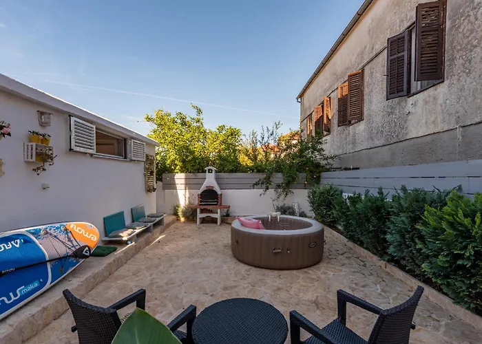 Beautiful In With House Sea View Апартаменты