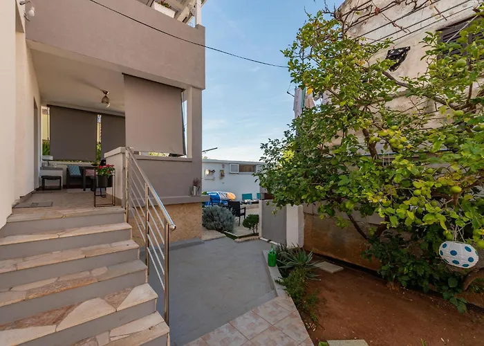 Beautiful In With House Sea View *