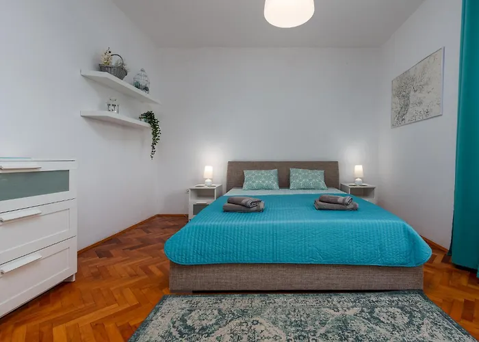 Beautiful In With House Sea View *