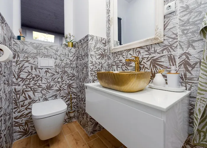 Beautiful In With House Sea View Апартаменты *