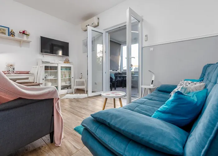 Beautiful In With House Sea View *